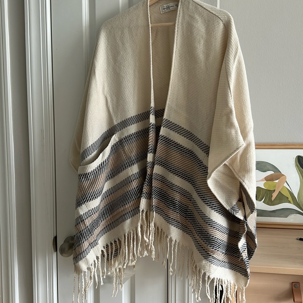 Abercrombie & Fitch Neutral Poncho